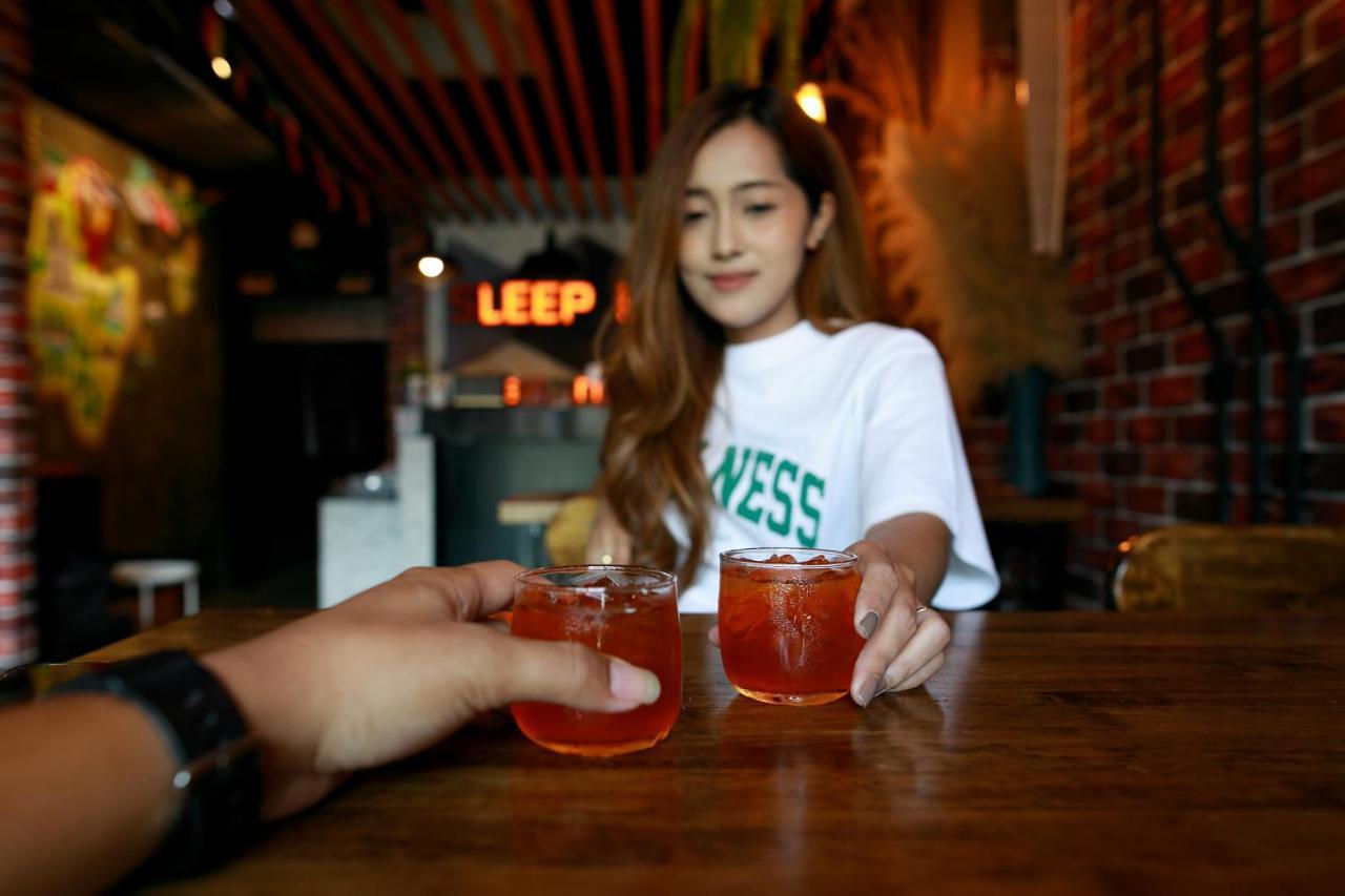 Sleepbox Hostel Suratthani Surat Thani Exteriör bild