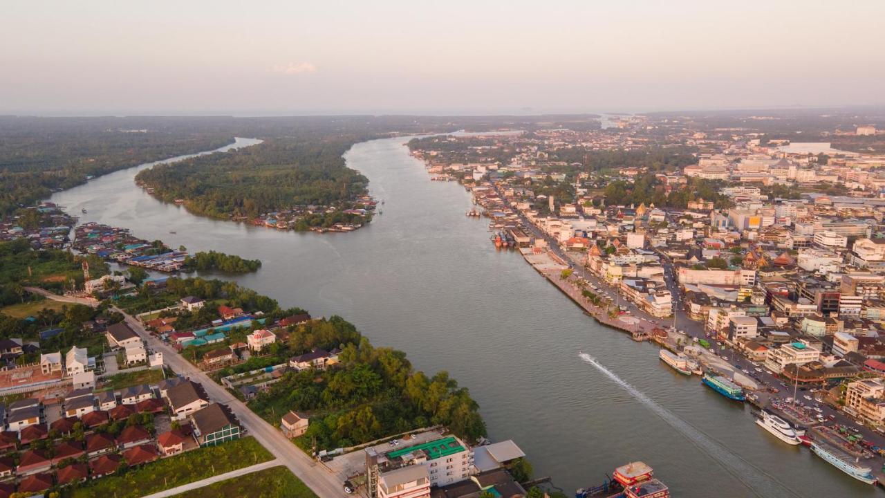 Sleepbox Hostel Suratthani Surat Thani Exteriör bild
