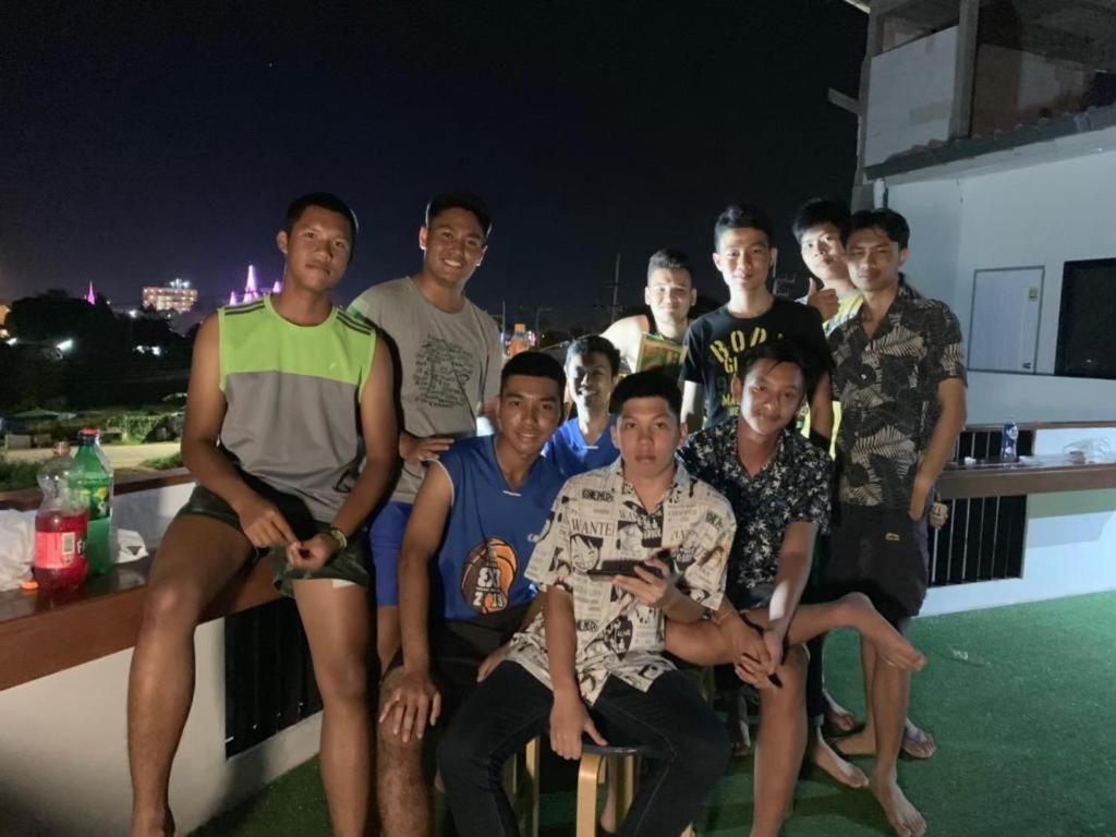 Sleepbox Hostel Suratthani Surat Thani Exteriör bild