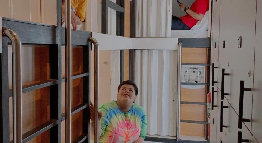 Sleepbox Hostel Suratthani Surat Thani Exteriör bild