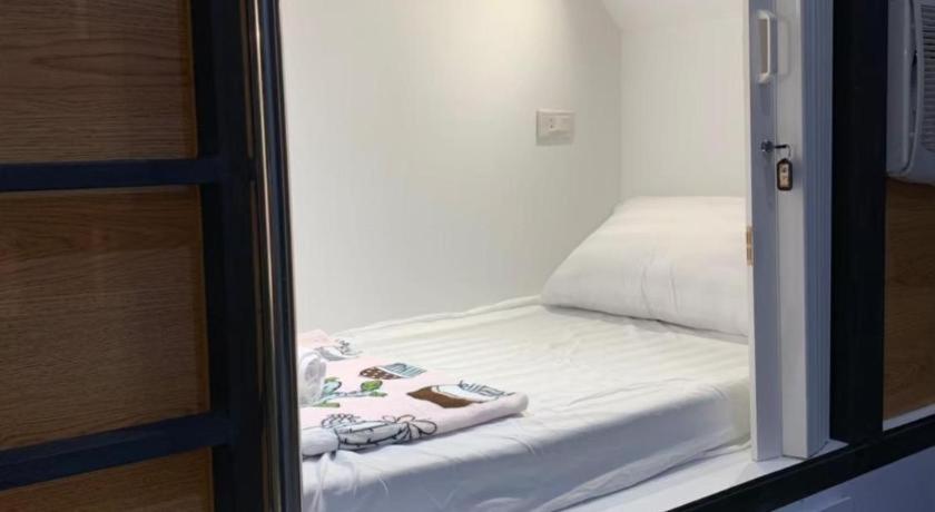 Sleepbox Hostel Suratthani Surat Thani Exteriör bild