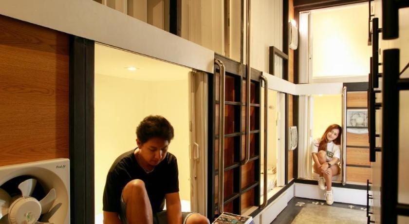 Sleepbox Hostel Suratthani Surat Thani Exteriör bild