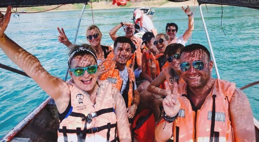 Sleepbox Hostel Suratthani Surat Thani Exteriör bild